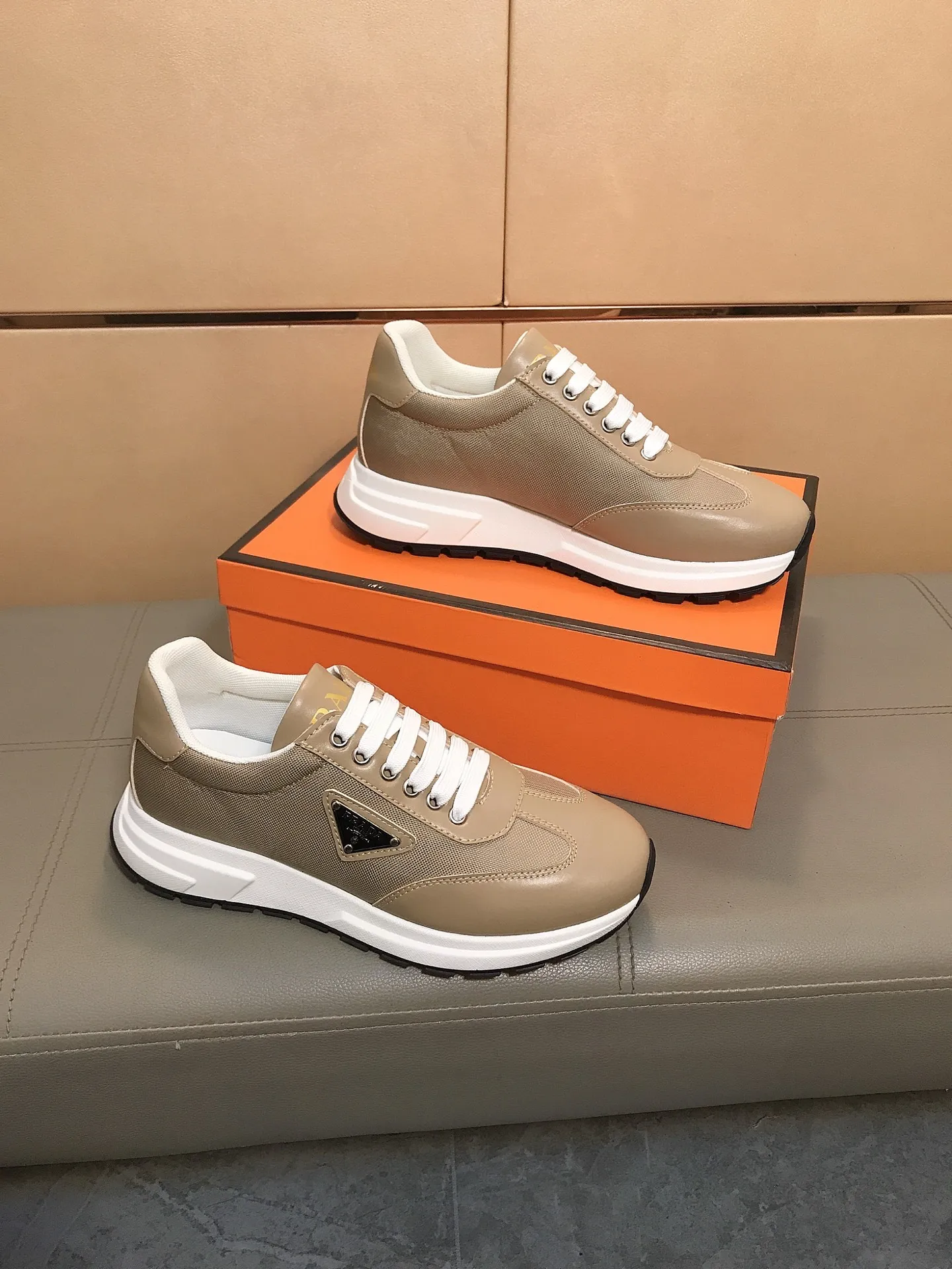 Ex-factory price 400 💎💎🆕Prada's latest casual and fashionable men's shoes👟hot style💥simple and elegant style, exclusive for trendy men. Unique latest brand elements👑, fashionable and generous, imported cowhide leather splicing breathable fabrics, comfortable lining + sheepskin feet, super comfortable and wear-resistant outsole, classic model taken in kind, code number: 38-44